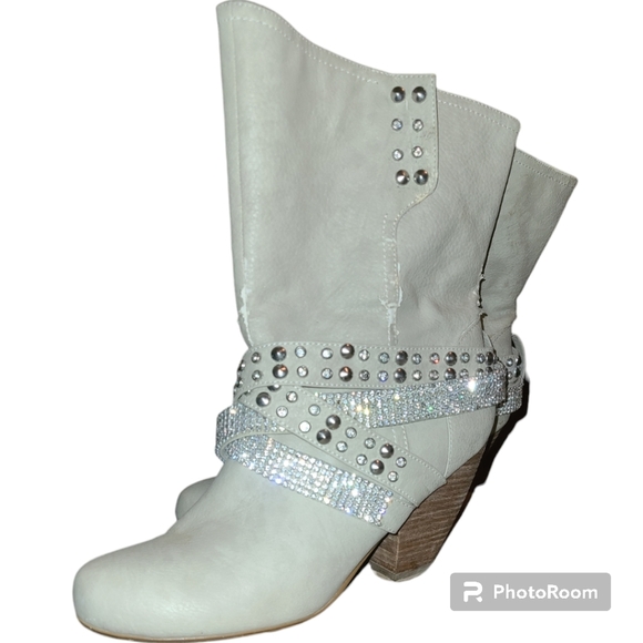 Boots belted heels 9.5 by Not Rated - Picture 1 of 12